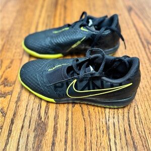 Nike Skin Kids Phantom Venom Soccer Shoes - Size 1Y